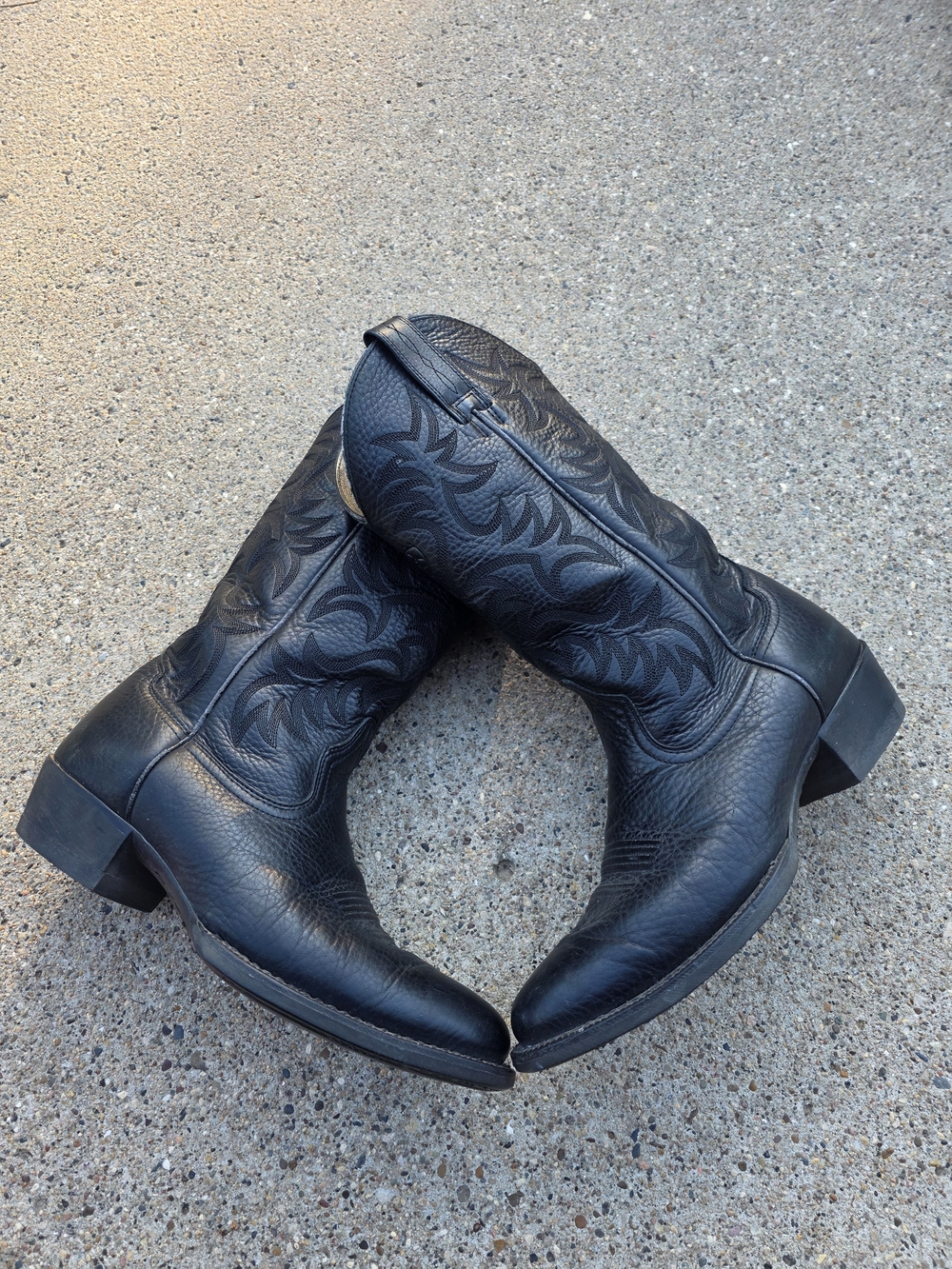 Ariat black leather cowboy boots Men 8.5D